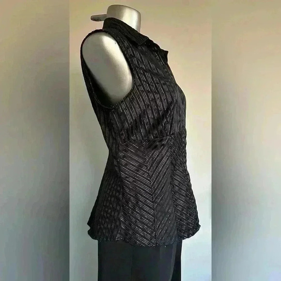 💟Fitted Button  Down Top - Picture 4 of 12